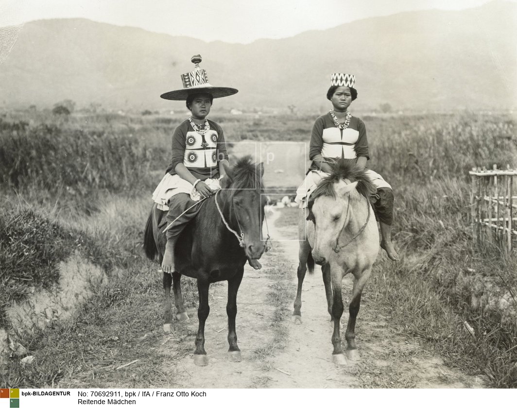 Aufnahmedatum: um 1920 / 1930<BR>Material/Technik: Foto<BR>Aufnahmeort: Westküste von Sulawesi, Indonesien<BR>Inventar-Nr.: IfA 82422<BR>