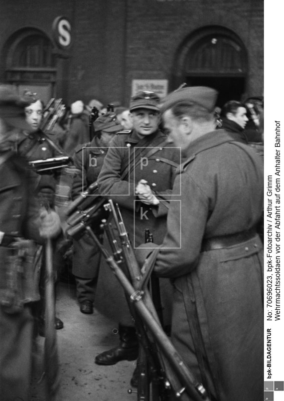 Aufnahmedatum: Winter 1944/45<BR>Material/Technik: Foto<BR>Aufnahmeort: Berlin, Deutschland<BR>Inventar-Nr.: Gm WII0186-11<BR>