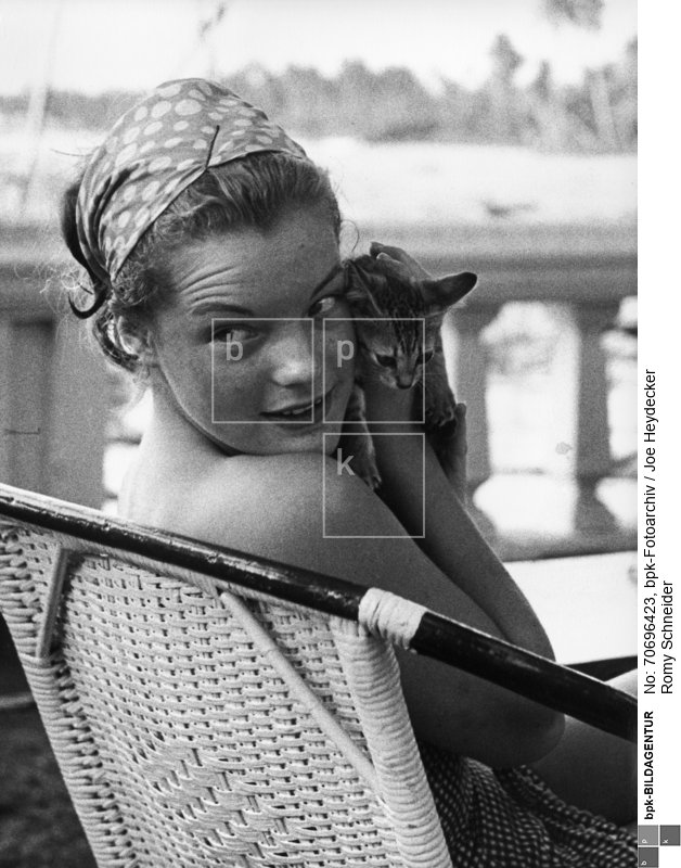 Person: Romy Schneider [23.09.1938 - 29.05.1982], Österreichisch-deutsche Filmschauspielerin<BR>Aufnahmedatum: o.J. (um 1957)<BR>Material/Technik: Foto<BR>