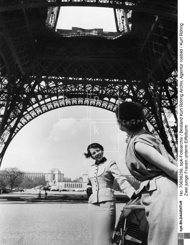 Rückseite: Aufkleber der "Agentur roebild"<BR>Aufnahmedatum: 1950-1965<BR>Material/Technik: Foto / Vintageprint<BR>Aufnahmeort: Paris<BR>