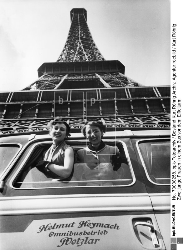 Rückseite: Aufkleber der "Agentur roebild"<BR>Aufnahmedatum: 1950-1965<BR>Material/Technik: Foto / Vintageprint<BR>Aufnahmeort: Paris<BR>