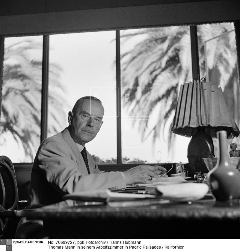 Aufnahmedatum: 1951<BR>Material/Technik: Foto<BR>Aufnahmeort: Los Angeles, Kalifornien / USA<BR>Inventar-Nr.: Hu FV-77<BR>