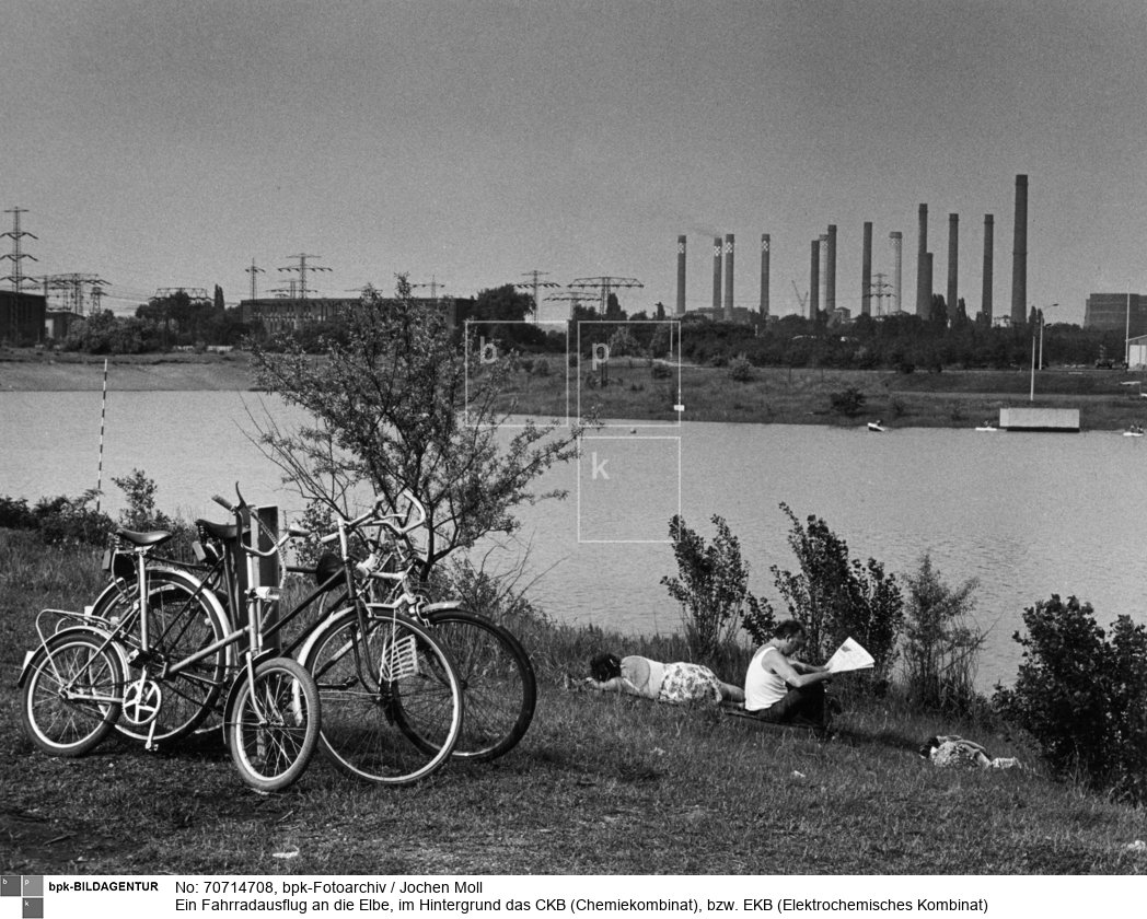 Serie: Bitterfelder Land<BR>Aufnahmedatum: 1979<BR>Material/Technik: Foto / Vintage Print<BR>Aufnahmeort: Bitterfeld, Anhalt<BR>