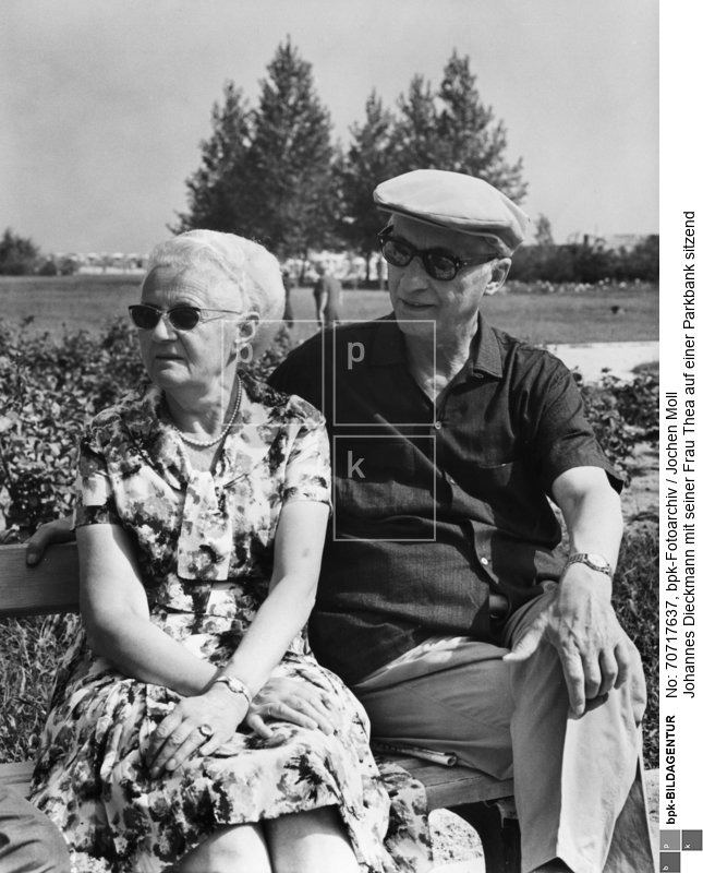 Person: Johannes Dieckmann [1893 - 1969], Deutscher Politiker (LDPD). 1949-69 Präsident der Volkskammer der DDR
<BR>Aufnahmedatum: 1960er Jahre<BR>Material/Technik: Foto / Vintage Print<BR>Aufnahmeort: Warna, Bulgarien<BR>