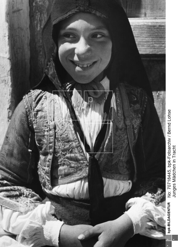 Aufnahmedatum: 1936<BR>Material/Technik: Foto / Vintage Print<BR>Aufnahmeort: Desulo, Sardinien, Italien<BR>Inventar-Nr.: Lo X5/006-01<BR>