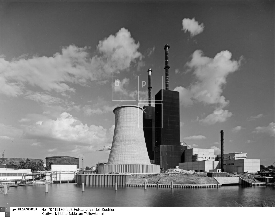 1972 in Betrieb gegangen, Bauherr Bewag<BR>Aufnahmedatum: 20.06.1972<BR>Material/Technik: Foto / Vintage Print<BR>Aufnahmeort: Berlin-Steglitz (Berlin West)<BR>