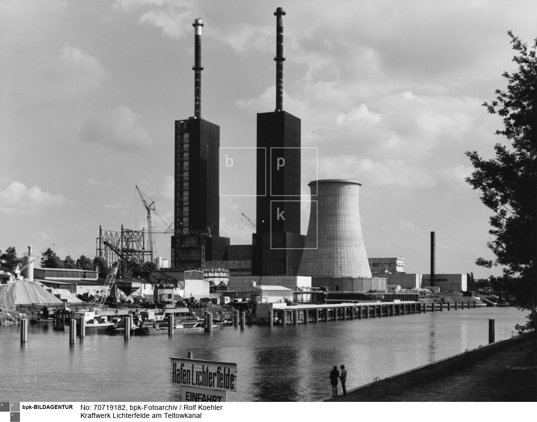 1972 in Betrieb gegangen, Bauherr Bewag<BR>Aufnahmedatum: 20.06.1972<BR>Material/Technik: Foto / Vintage Print<BR>Aufnahmeort: Berlin-Steglitz (Berlin West)<BR>