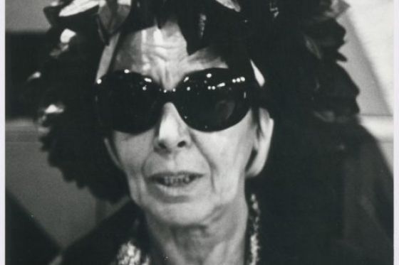Die US-amerikanische Bildhauerin und Malerin Louise Nevelson auf der 4. documenta