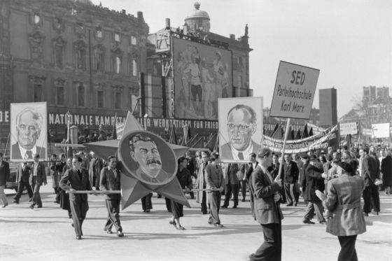 Demonstration zum 1. Mai 1950 in Ost-Berlin