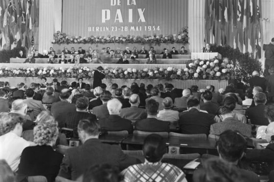 Tagung des Weltfriedensrats vom 23. - 28.Mai 1954 im Gebäude des Finanzministeriums der DDR