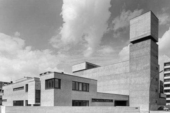 Katholische St.-Agnes-Kirche, Alexandrinenstraße 118