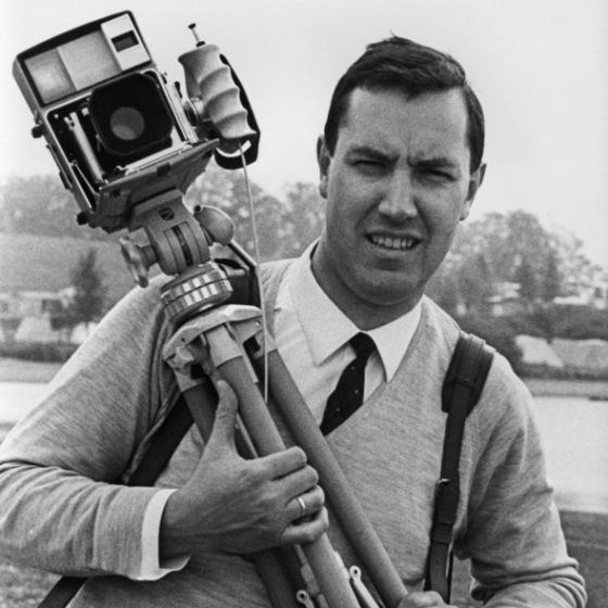 Der Fotograf Eckhard Grieshammer mit seiner ersten Kamera